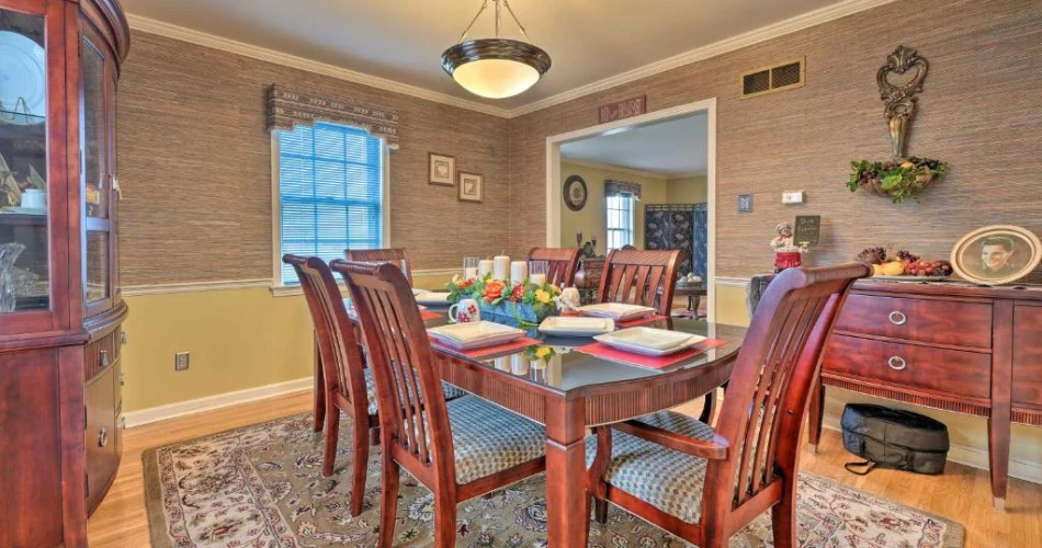 Best Places to Stay Near Graceland: A Home Base for Exploring Elvis’s Memphis
