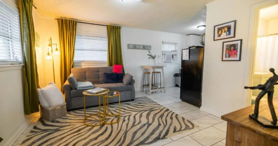 Best Places to Stay Near Graceland: A Home Base for Exploring Elvis’s Memphis
