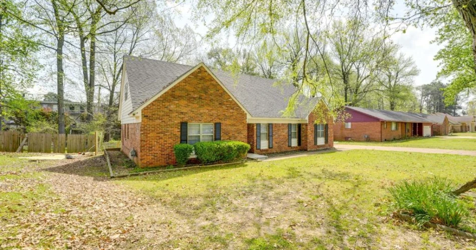 Unforgettable Stays Near Graceland: Where Elvis Fans Should Rest Their Heads
