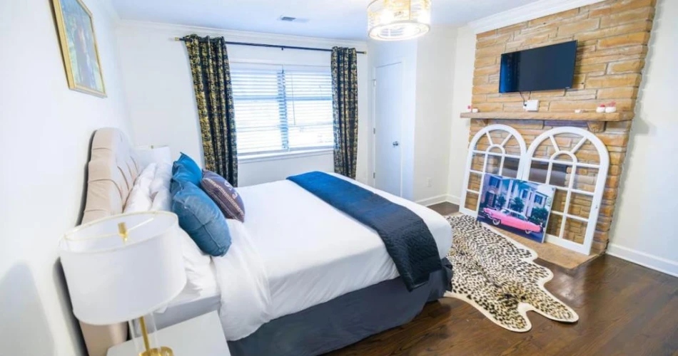 Unforgettable Stays Near Graceland: Where Elvis Fans Should Rest Their Heads
